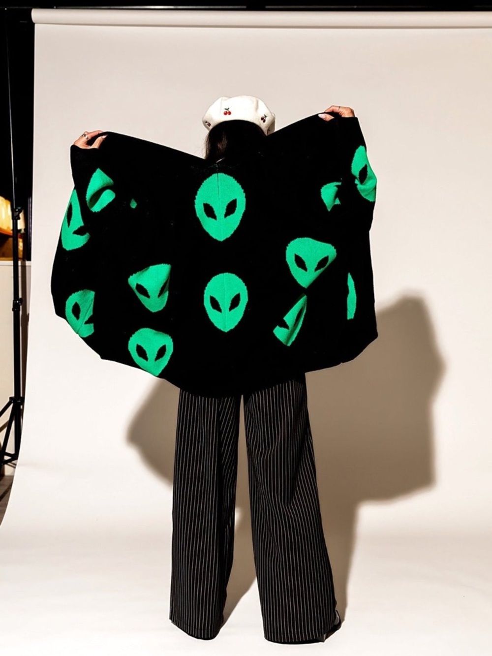 Dressed in Lala Too Cool For You Oversized Alien Cardigan in Black Womens S / M - Picture 4 of 10